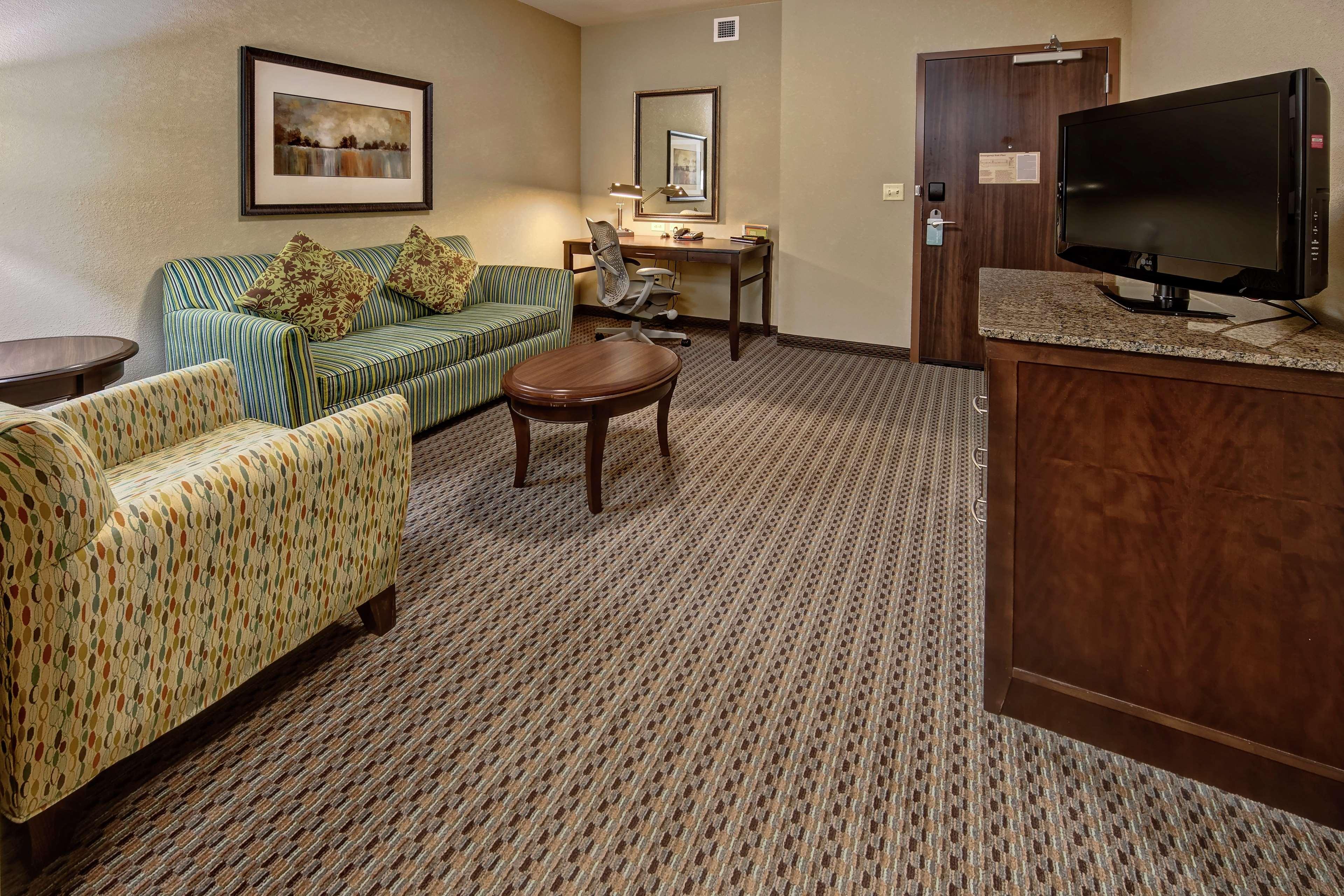 Hilton Garden Inn Midtown Tulsa Buitenkant foto