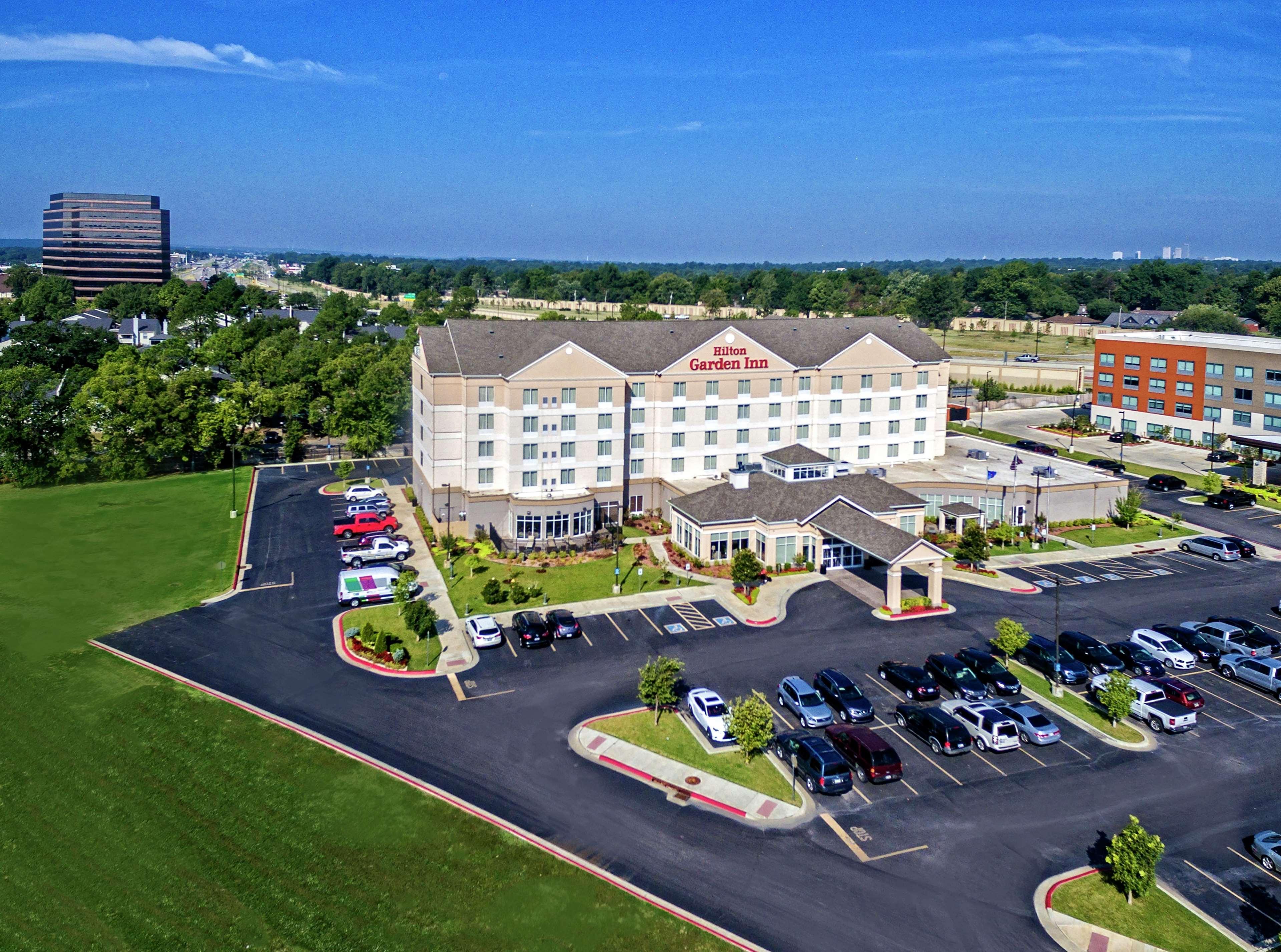 Hilton Garden Inn Midtown Tulsa Buitenkant foto