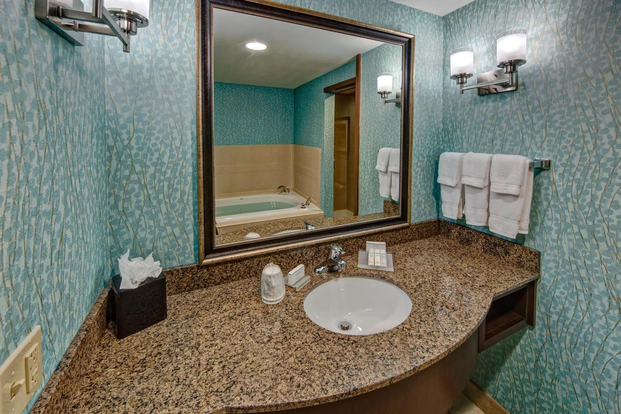 Hilton Garden Inn Midtown Tulsa Buitenkant foto