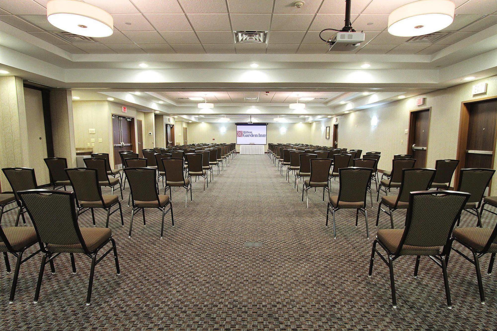 Hilton Garden Inn Midtown Tulsa Zakenleven foto
